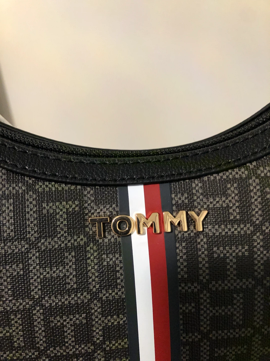 Tommy Hilfiger Monogram Shoulder Bag - photo 5