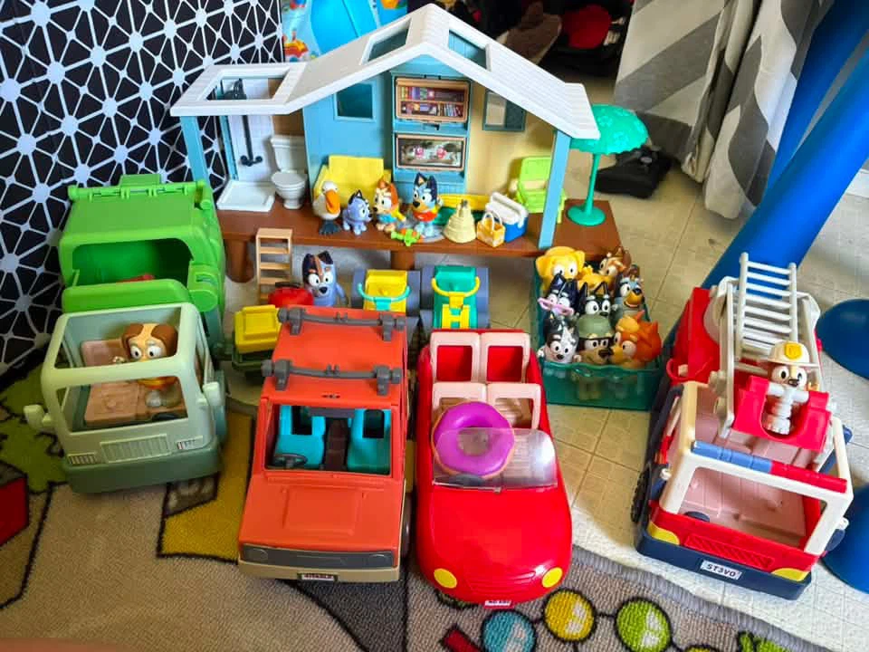 Bluey and Friends Toy Playset with Vehicles
