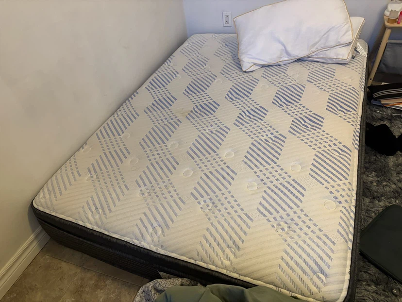 Cushy double/full mattress - photo 2