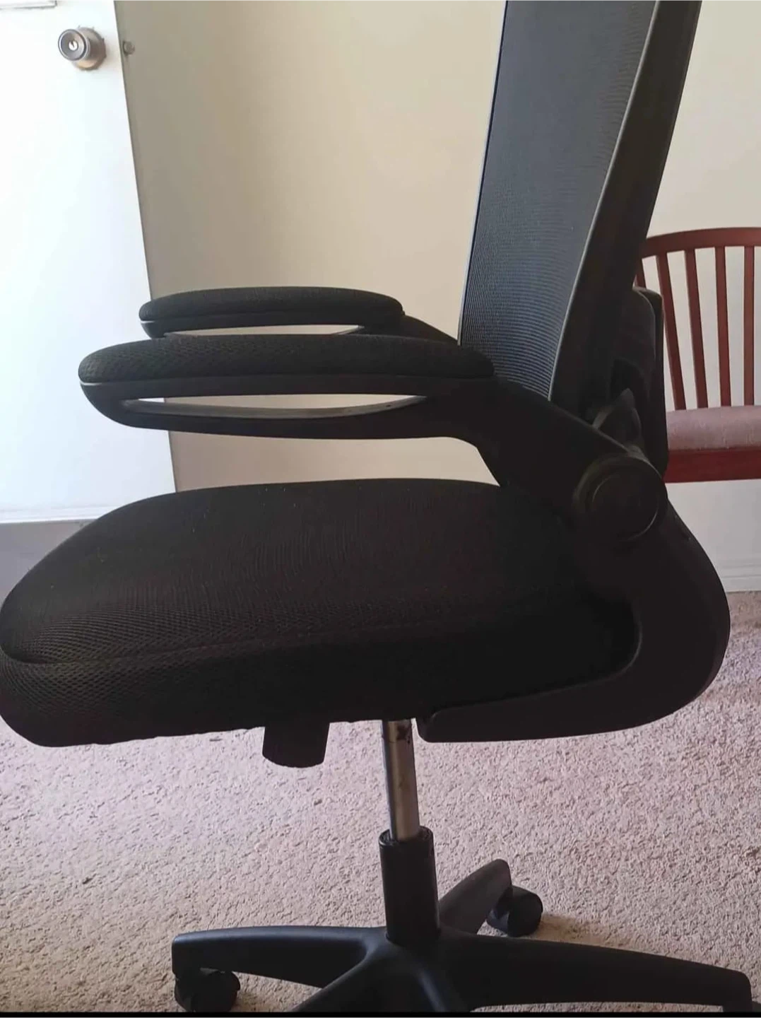 Black Mesh Office Chair - photo 2
