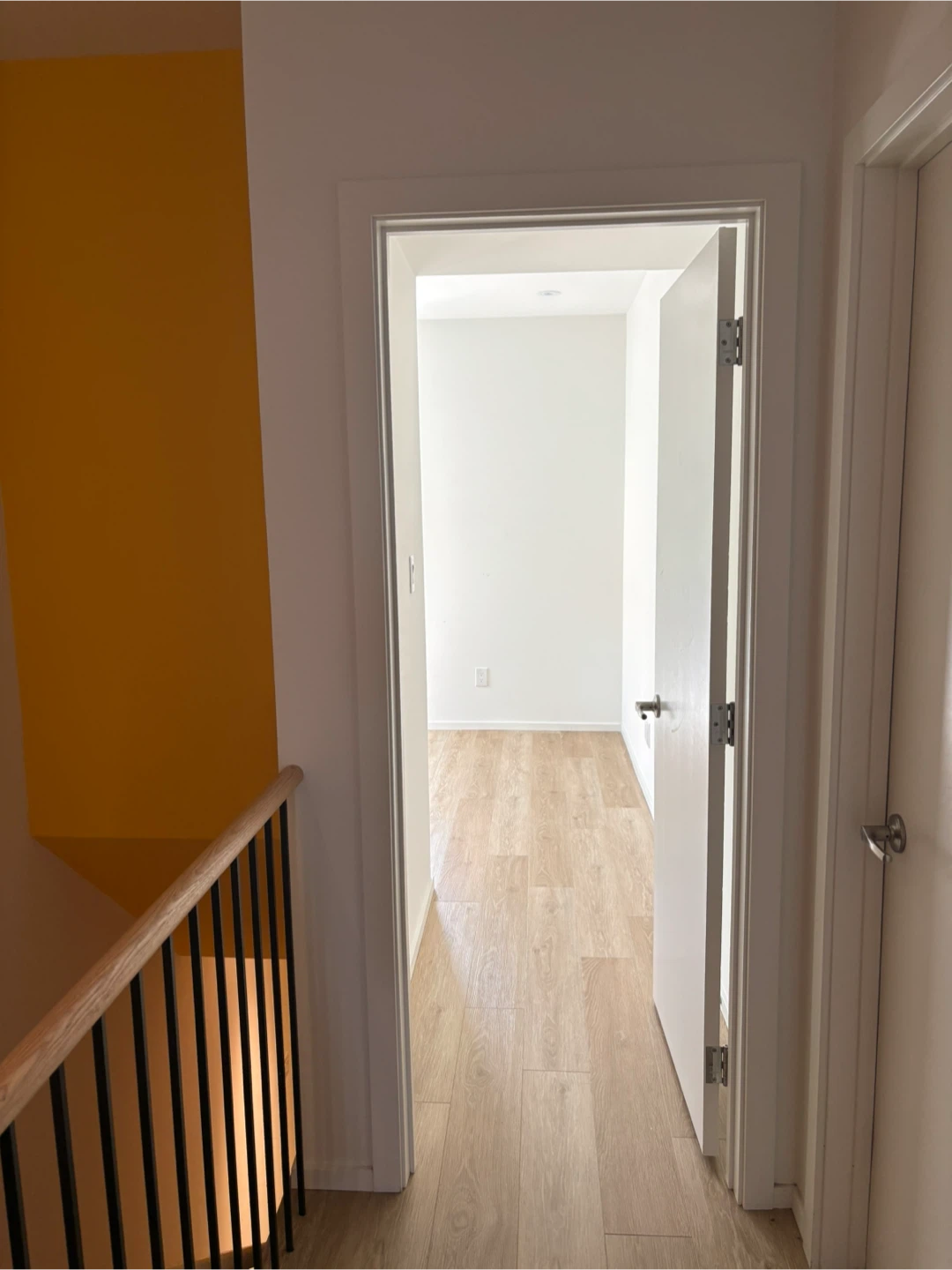 Room for rent FEMALE ONLY - photo 4
