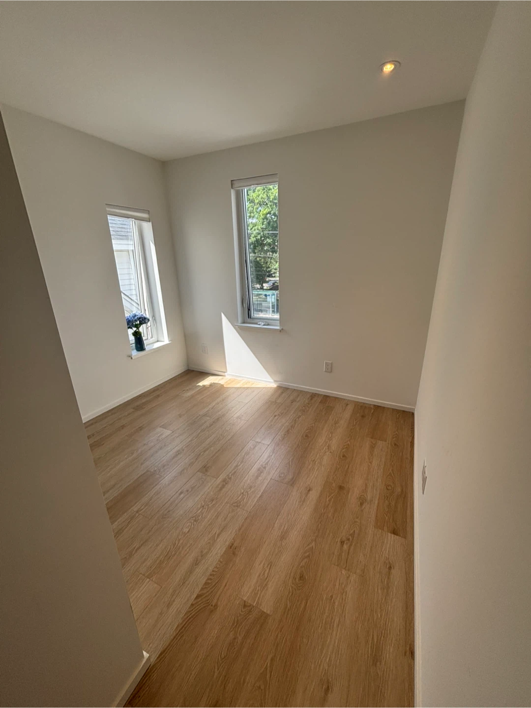 Room for rent FEMALE ONLY - photo 5