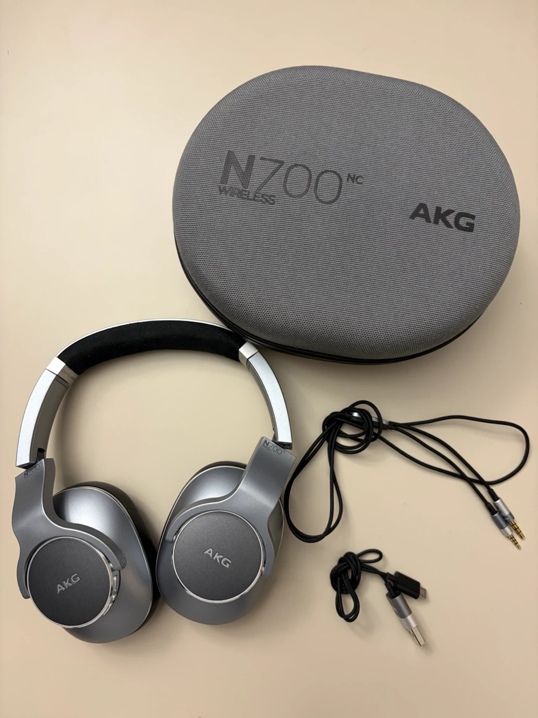 AKG N700NC WIRELESS Headphones with Case