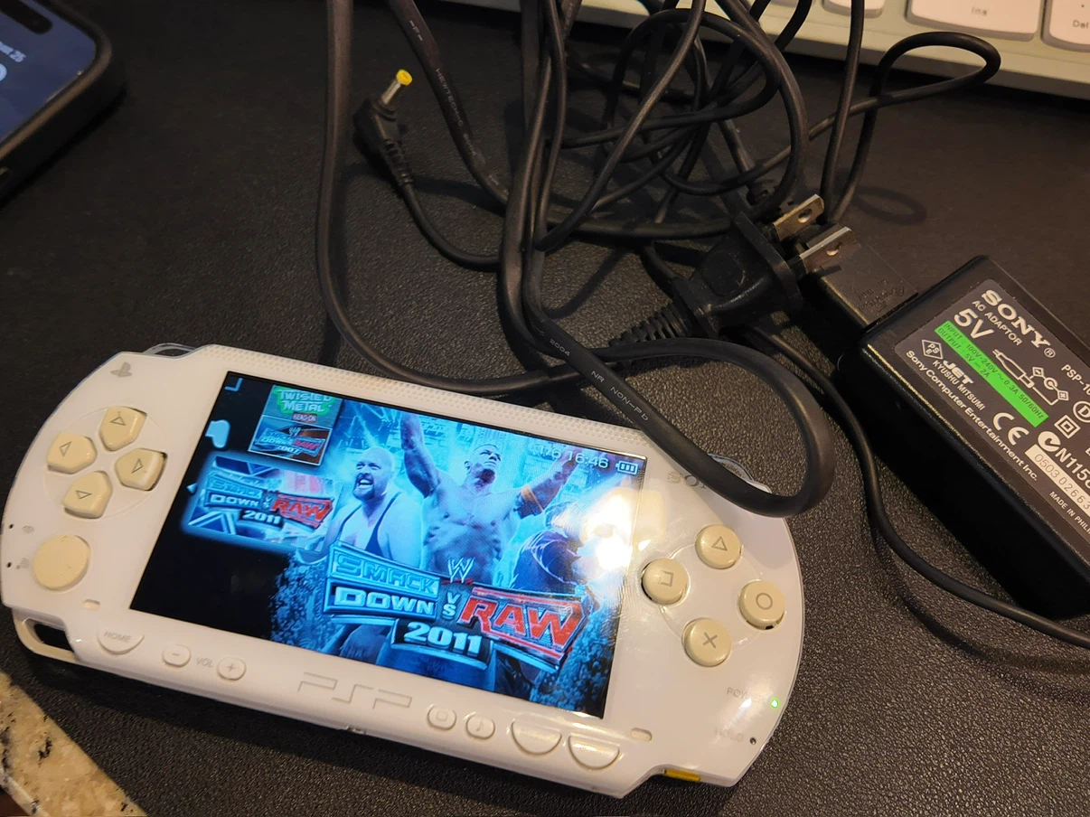 *bad UMD* White Sony PSP 1000 w/  600+ games - photo 2