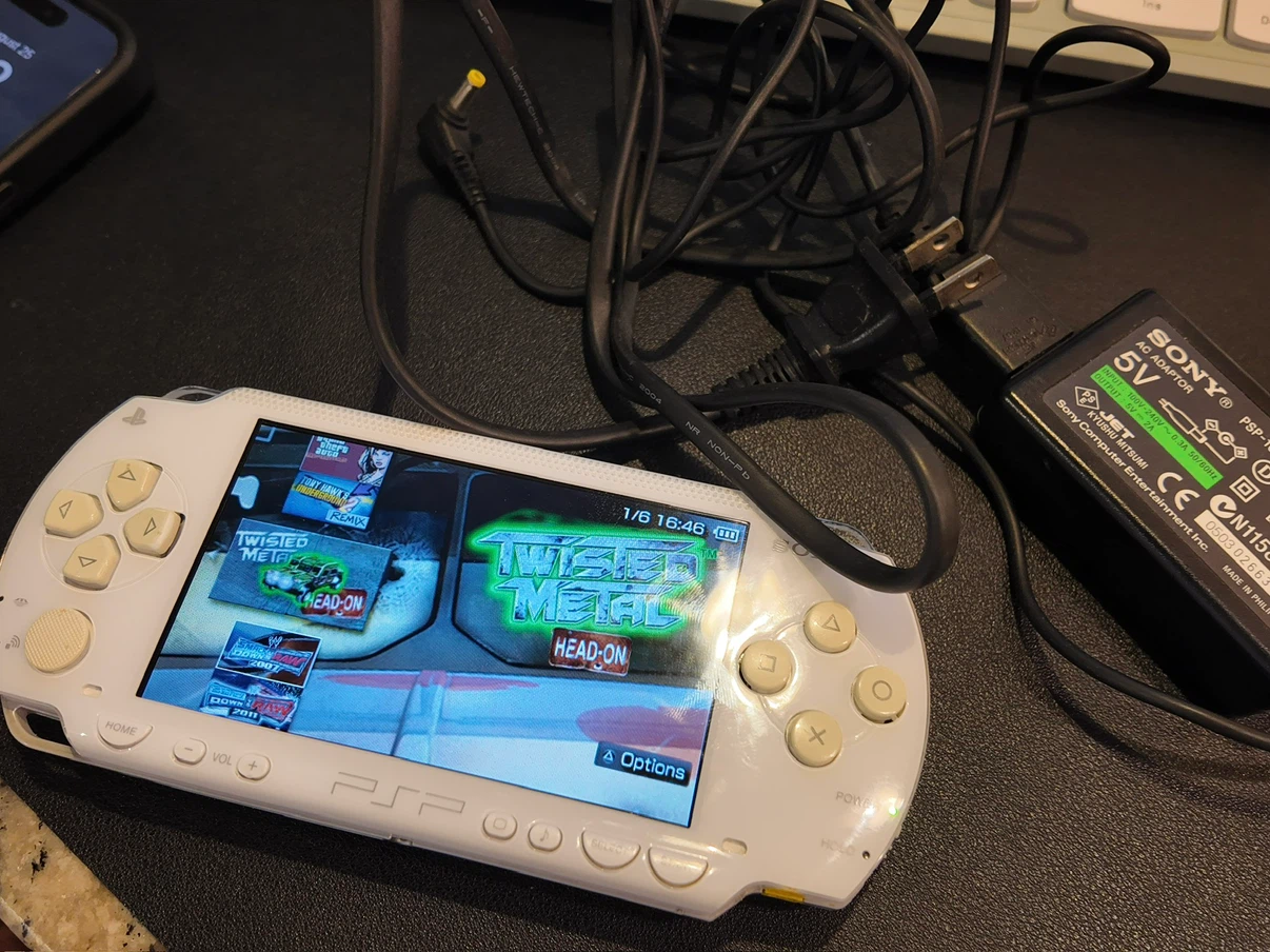 *bad UMD* White Sony PSP 1000 w/  600+ games - photo 3