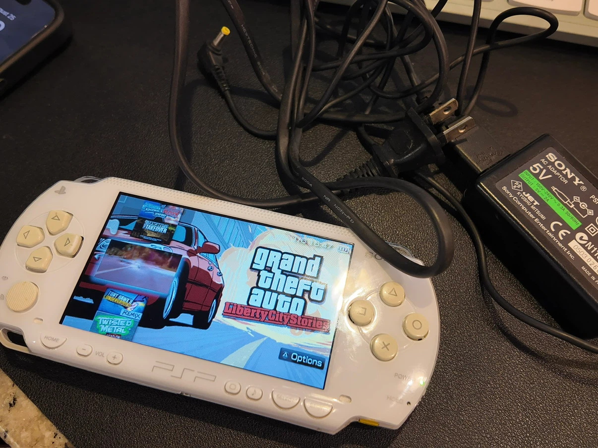 *bad UMD* White Sony PSP 1000 w/  600+ games - photo 4