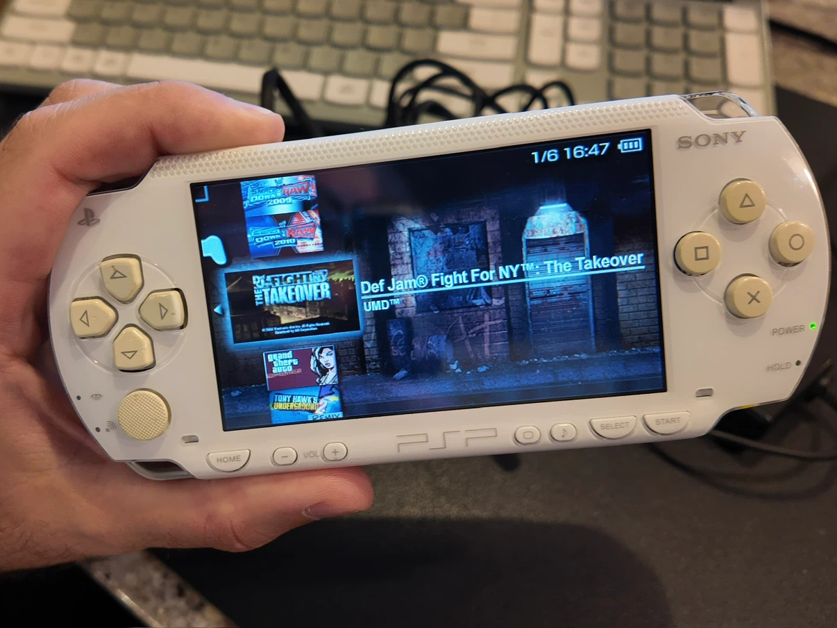 *bad UMD* White Sony PSP 1000 w/  600+ games - photo 5