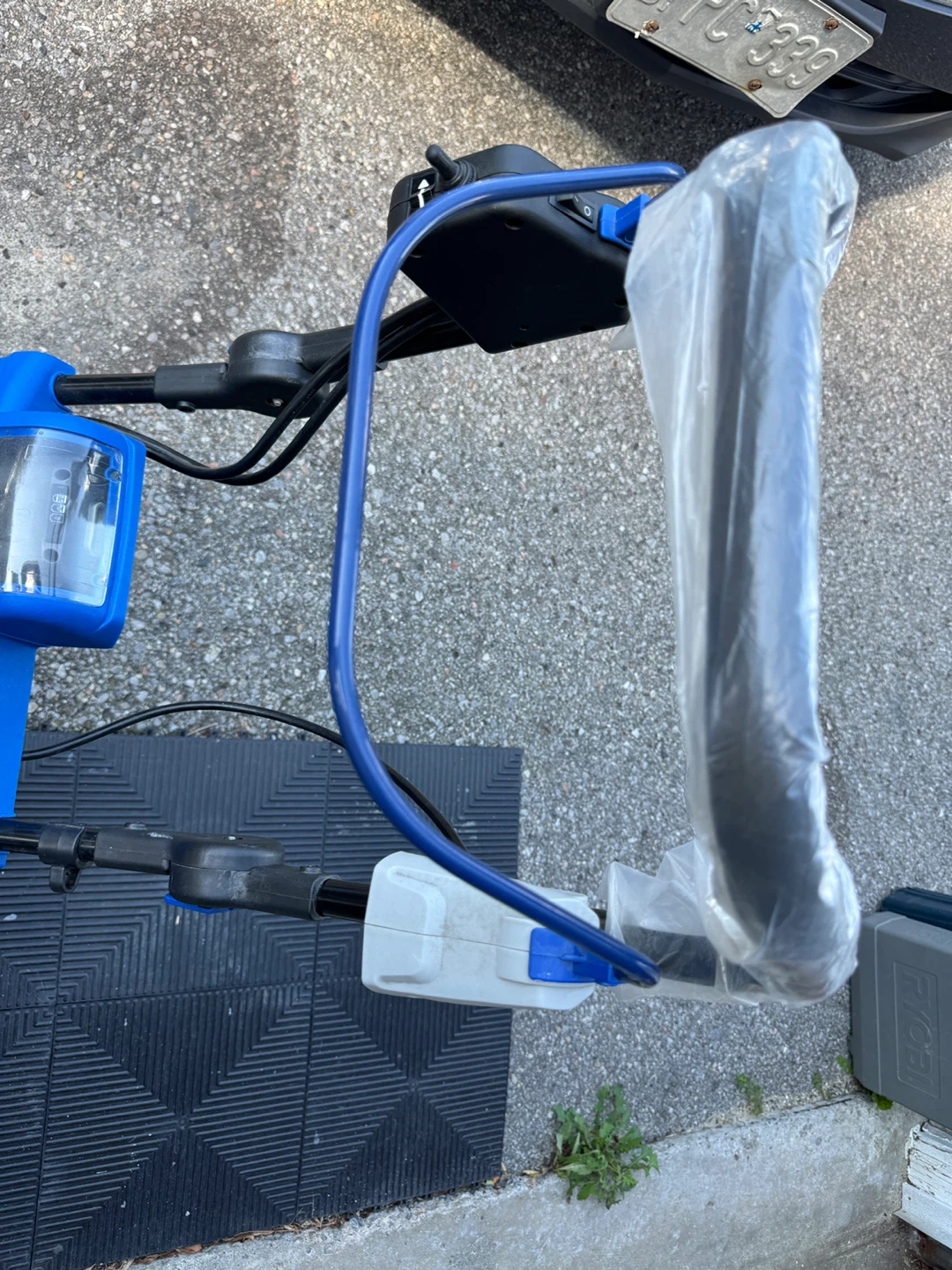 Snapper 40-Volt 18-Inch Cordless Snow Blower - photo 2