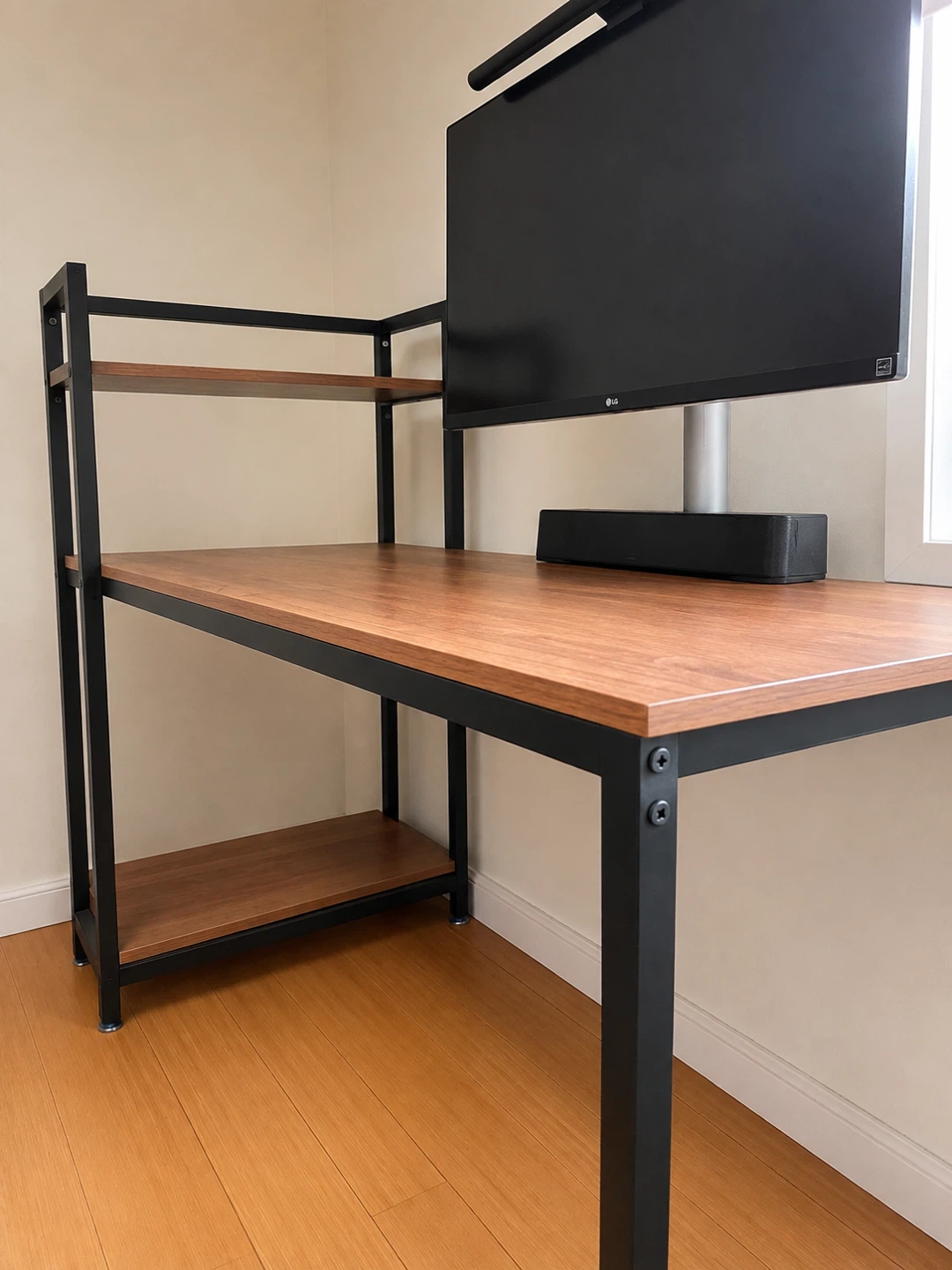 Computer Desk with Storage Shelves – Like New