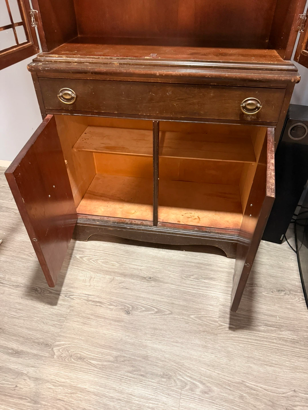 Vintage China Cabinet - photo 4