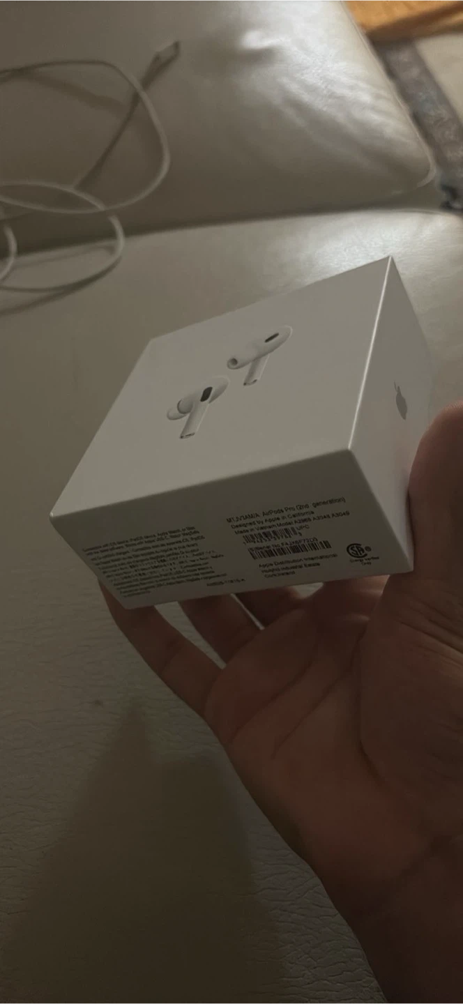 Apple AirPods Pro (2nd generation) with MagSafe Charging Case - photo 2