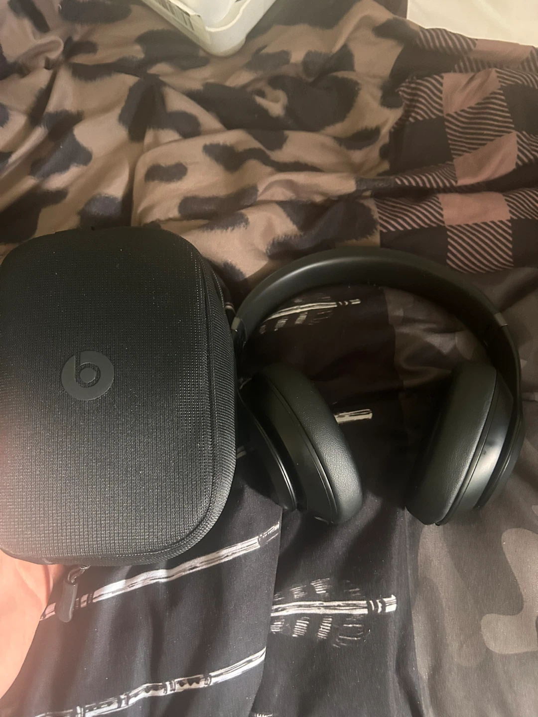 Beats Studio Pro Wireless Headphones - photo 2