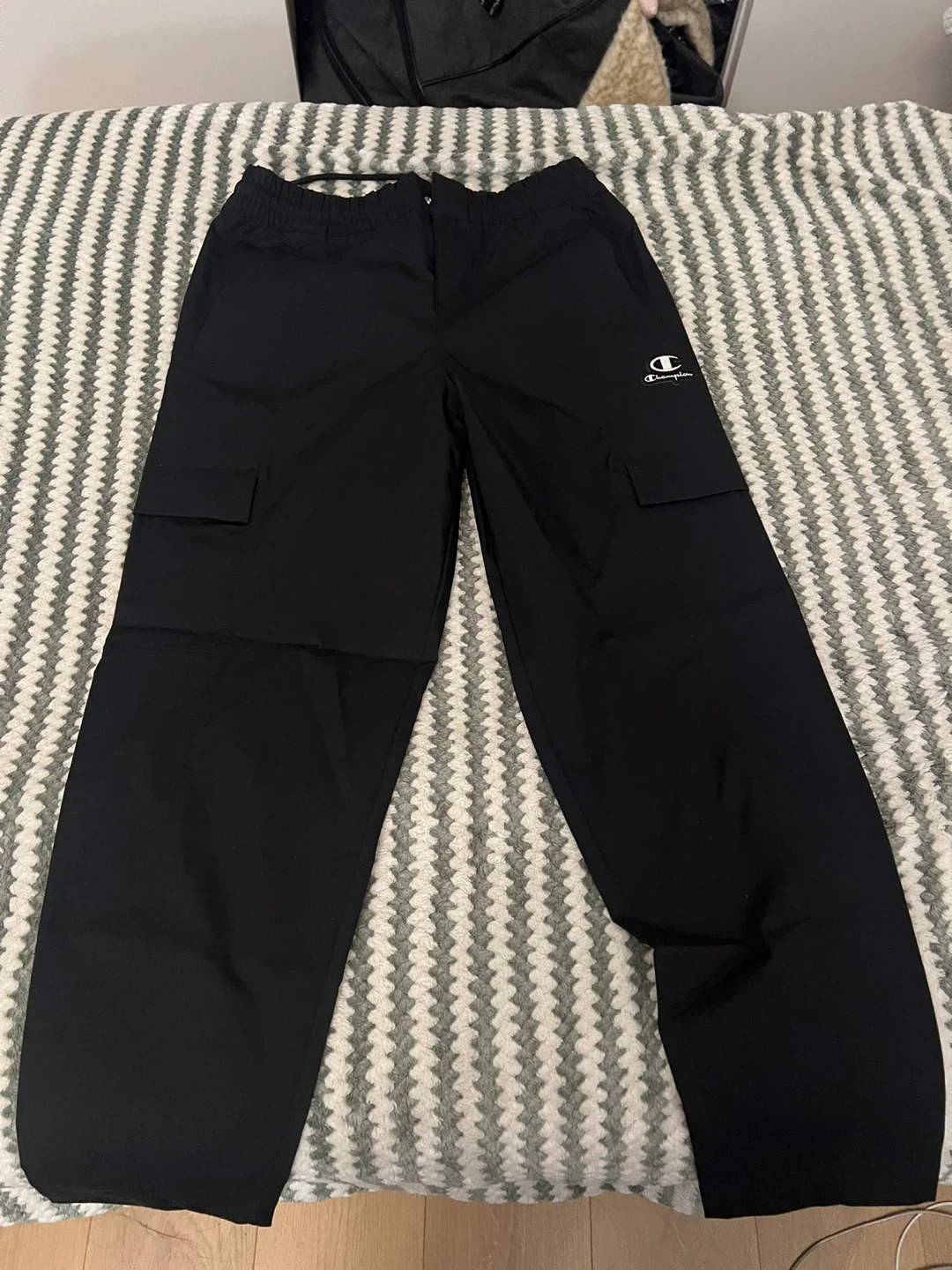 15$ Adidas Shirt & Champion Black Cargo Pants - photo 4