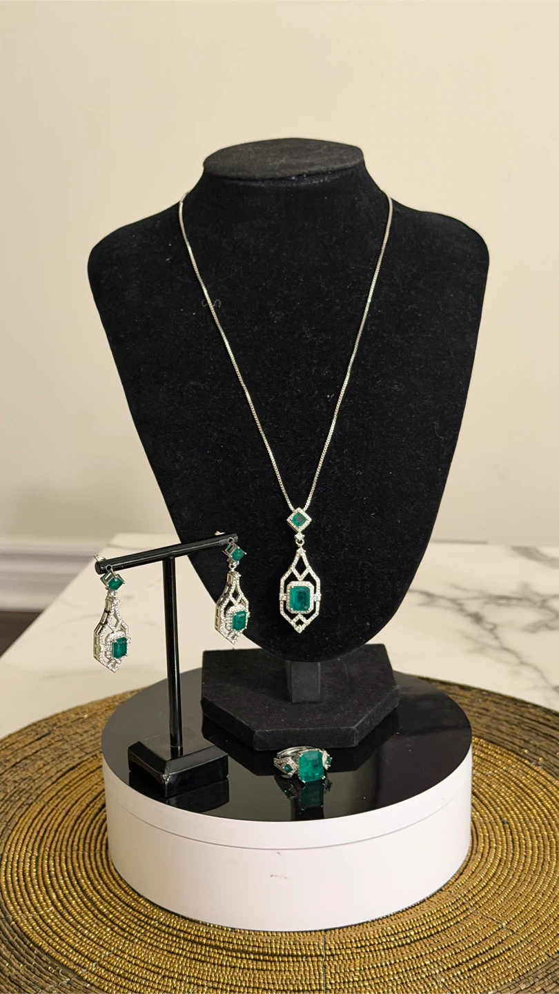 18k Emerald and Silver Tone Jewellery Set