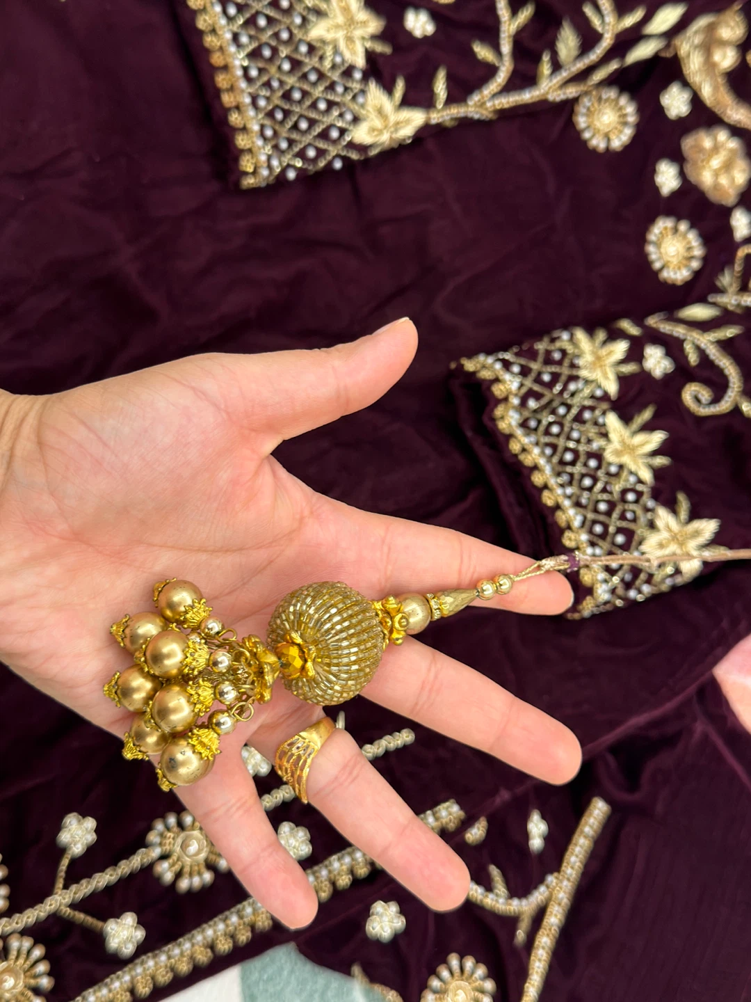 Velvet salwar suit  with Embroidered Dupatta - photo 3