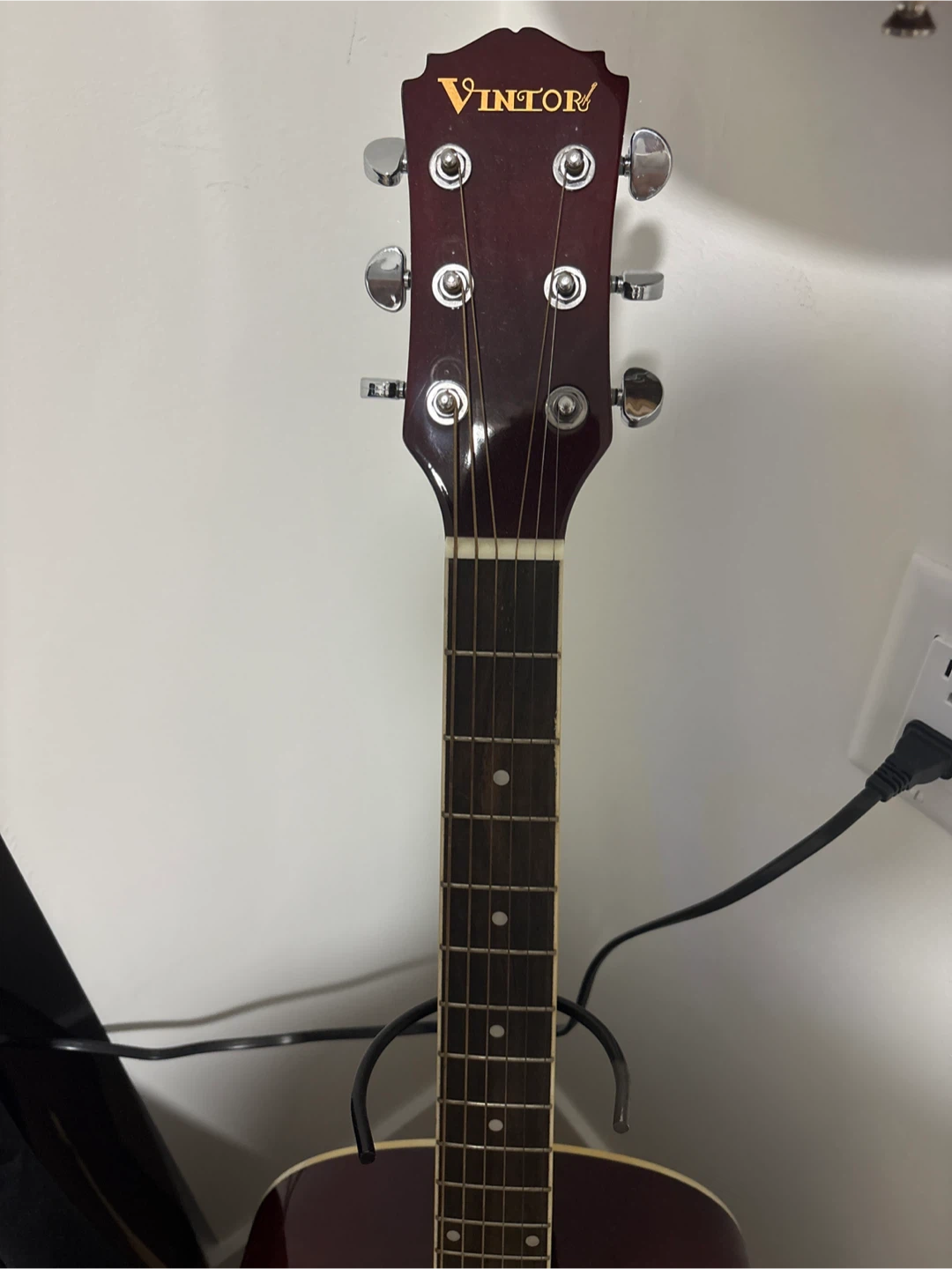 VINTOR acoustic guitar with a soft padded rouge bag - photo 3