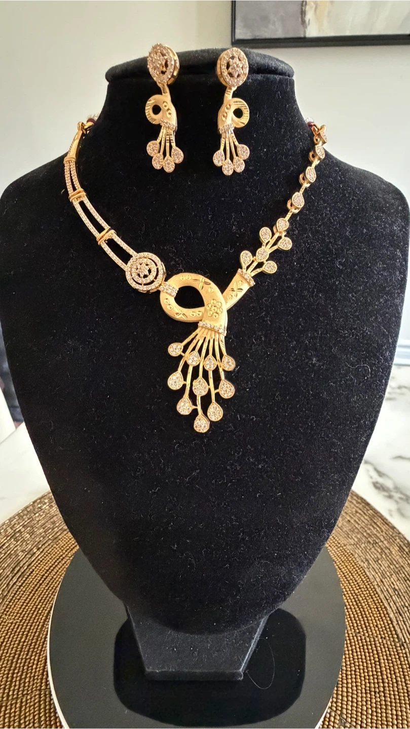 Gold-Tone Necklace and Earrings Set with Rhinestones - photo 2