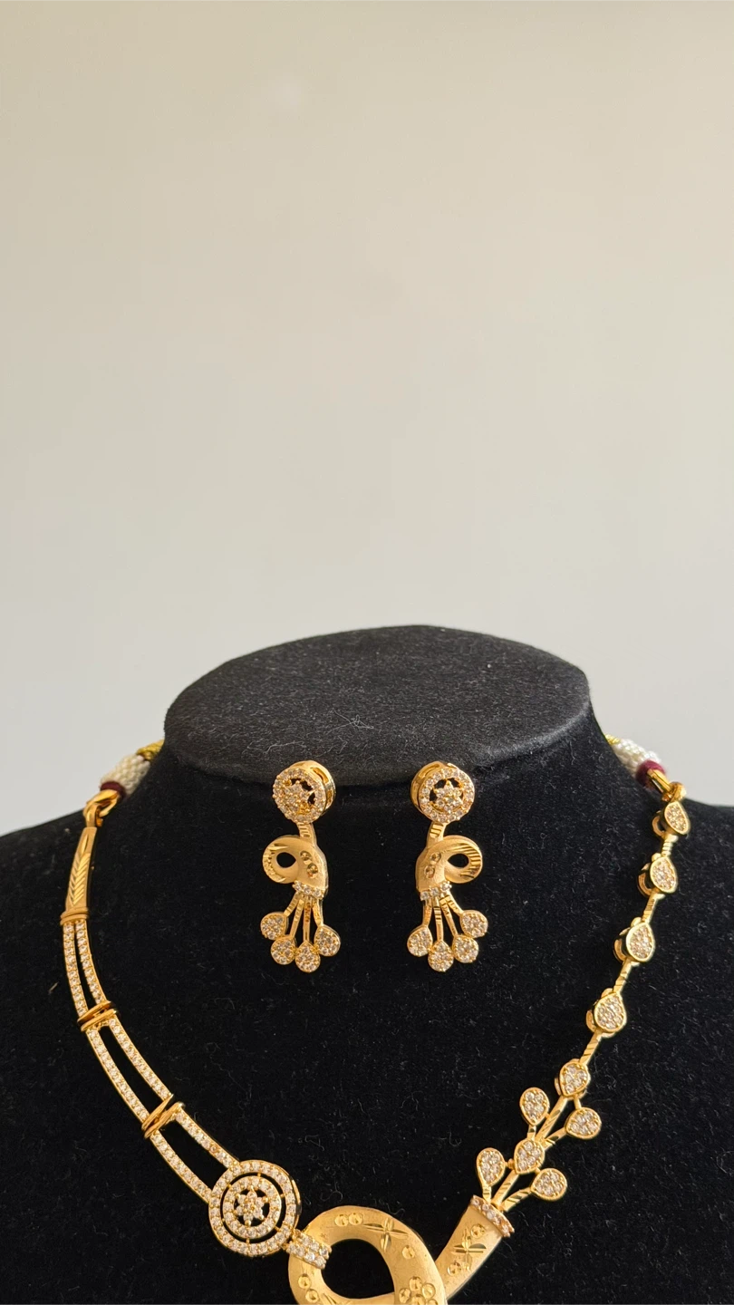 Gold-Tone Necklace and Earrings Set with Rhinestones - photo 3