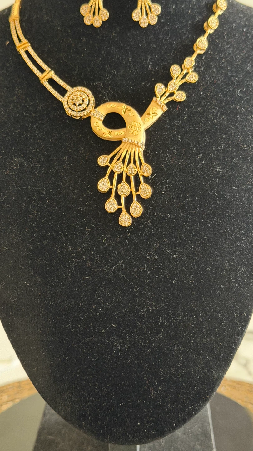 Gold-Tone Necklace and Earrings Set with Rhinestones - photo 4