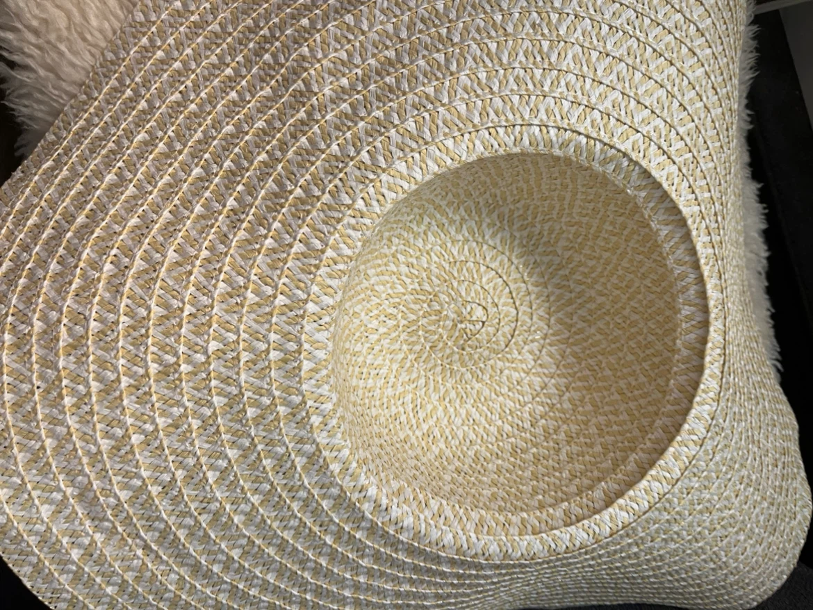 Oversized Extra Wide-Brim Woven Straw Sun Hat – 21.5" Diameter - photo 4