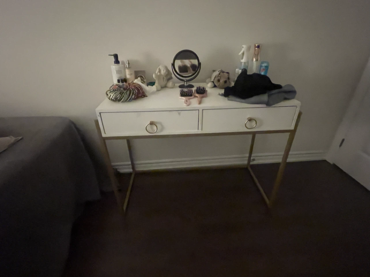 Vanity desk