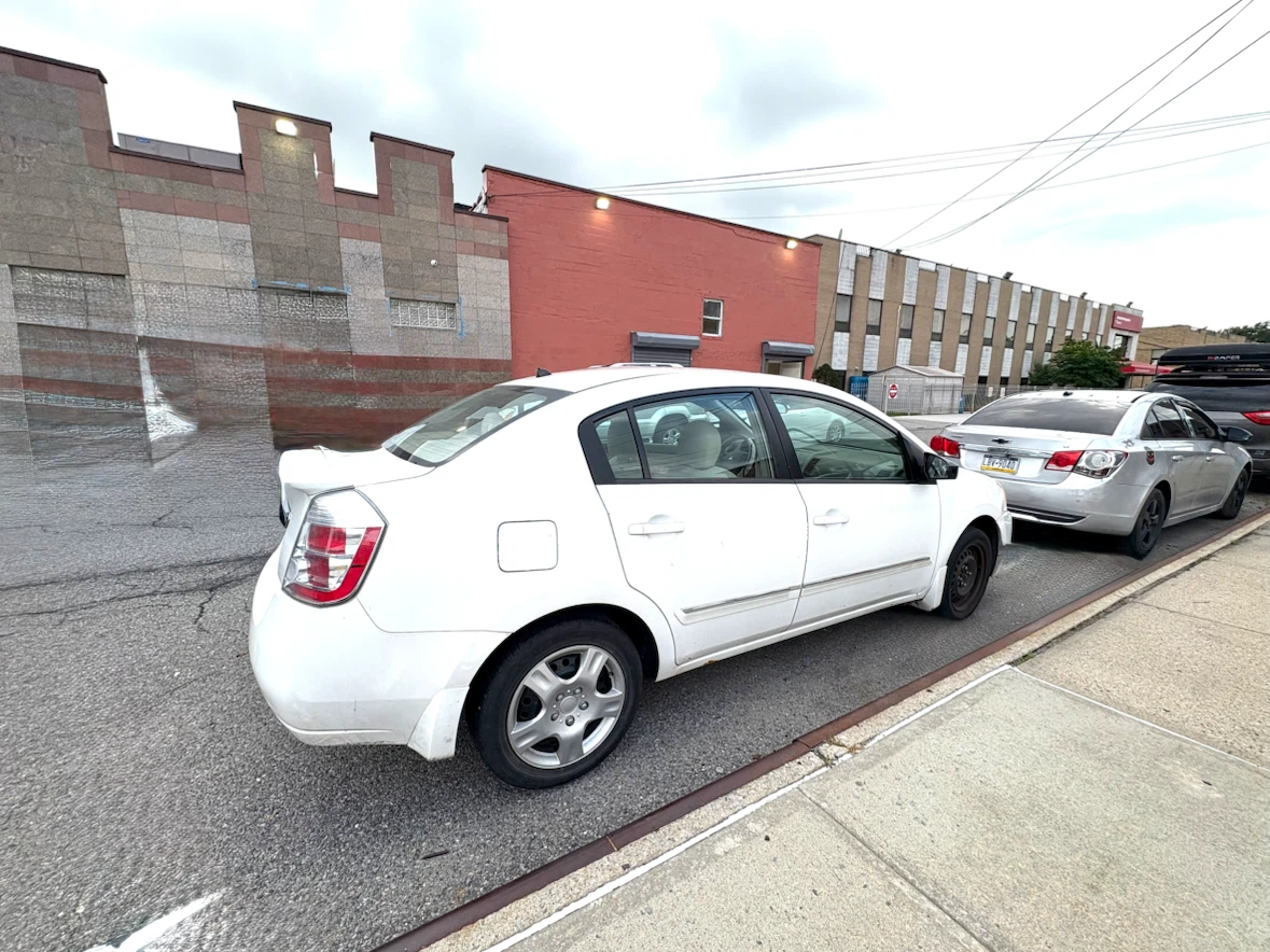 2012 Nissan Sentra sedan - photo 2
