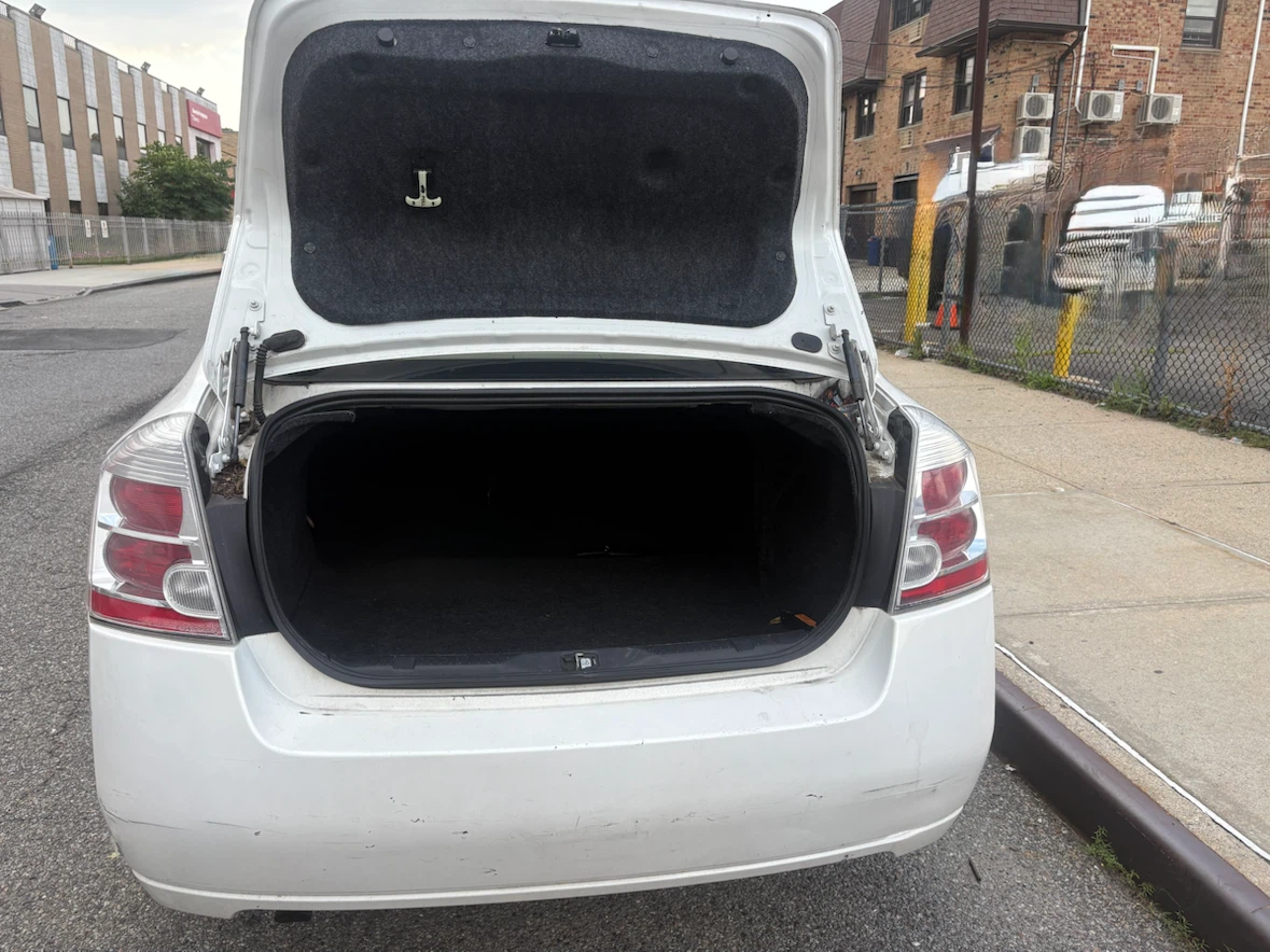2012 Nissan Sentra sedan - photo 5
