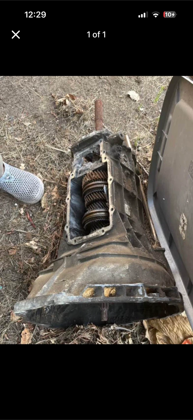 Automaticw 5 speed transmission casing with gears