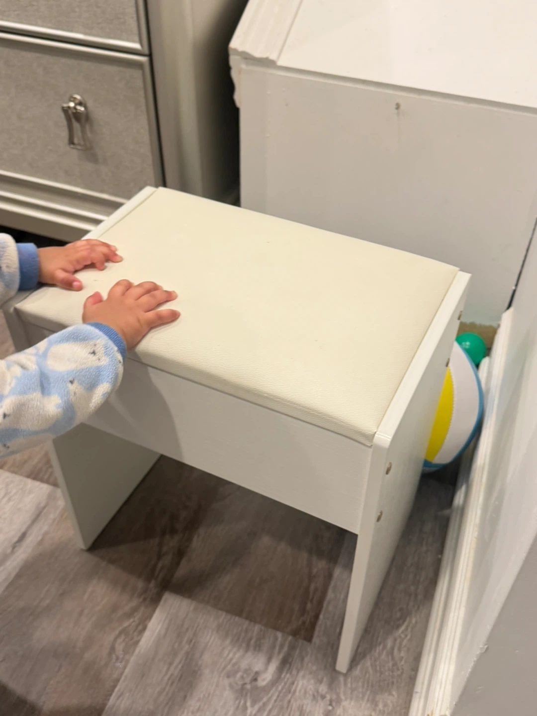 White Vanity Stool with Padded Seat - photo 2