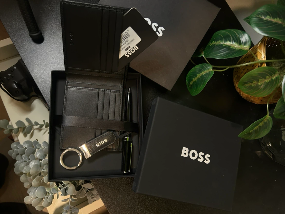 BOSS Wallet, Keychain, and fountain pen Gift Set (Brand New) - photo 5