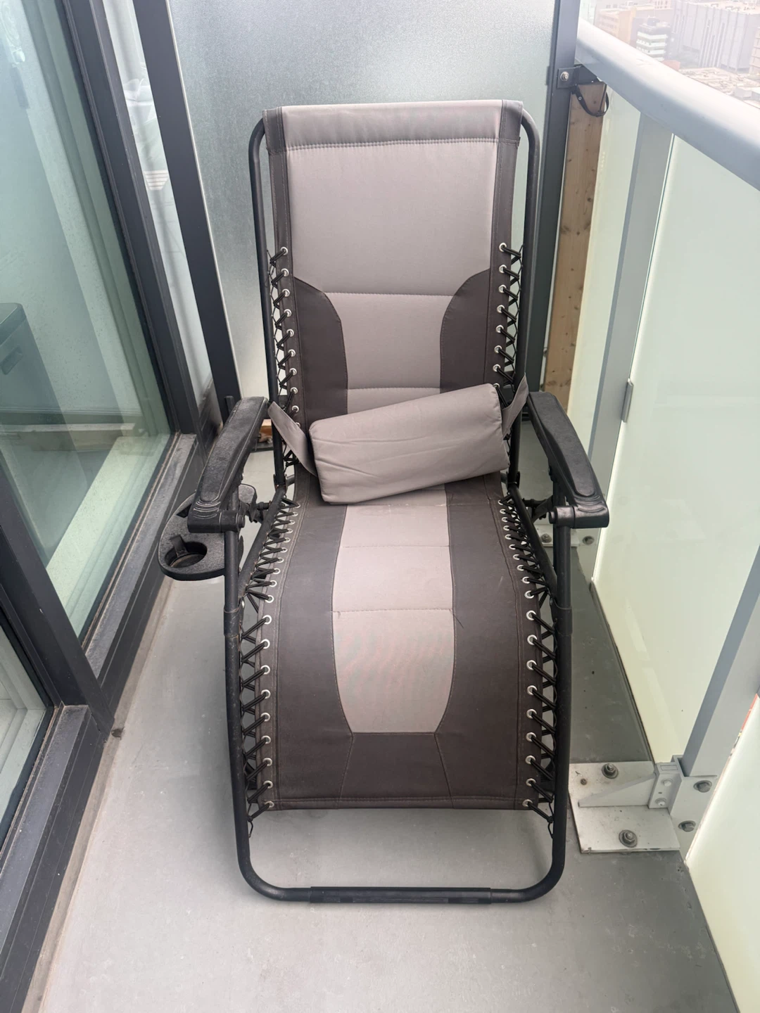 Zero Gravity Chair with Padded Headrest