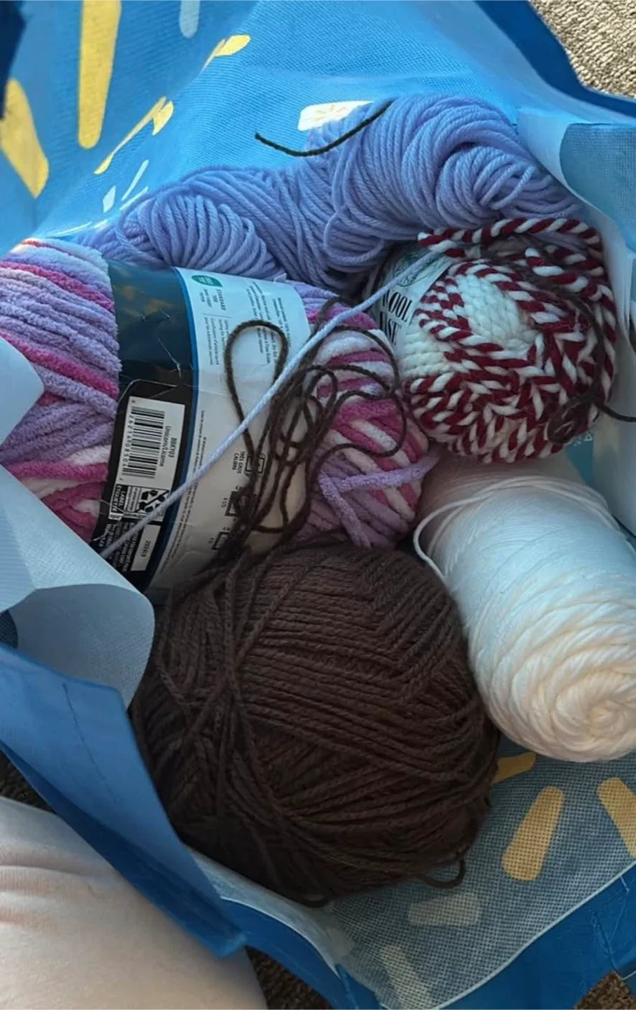 Craft Yarn Lot (5 Mixed Skeins) + Set of 5 Crochet Hooks