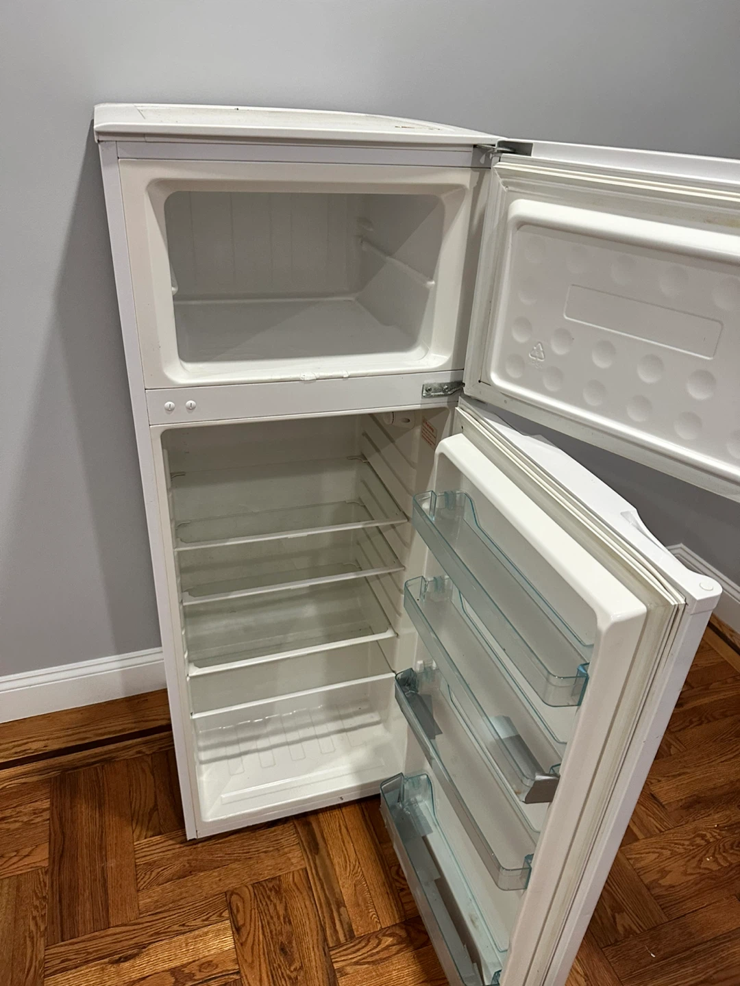 White Top Freezer Refrigerator