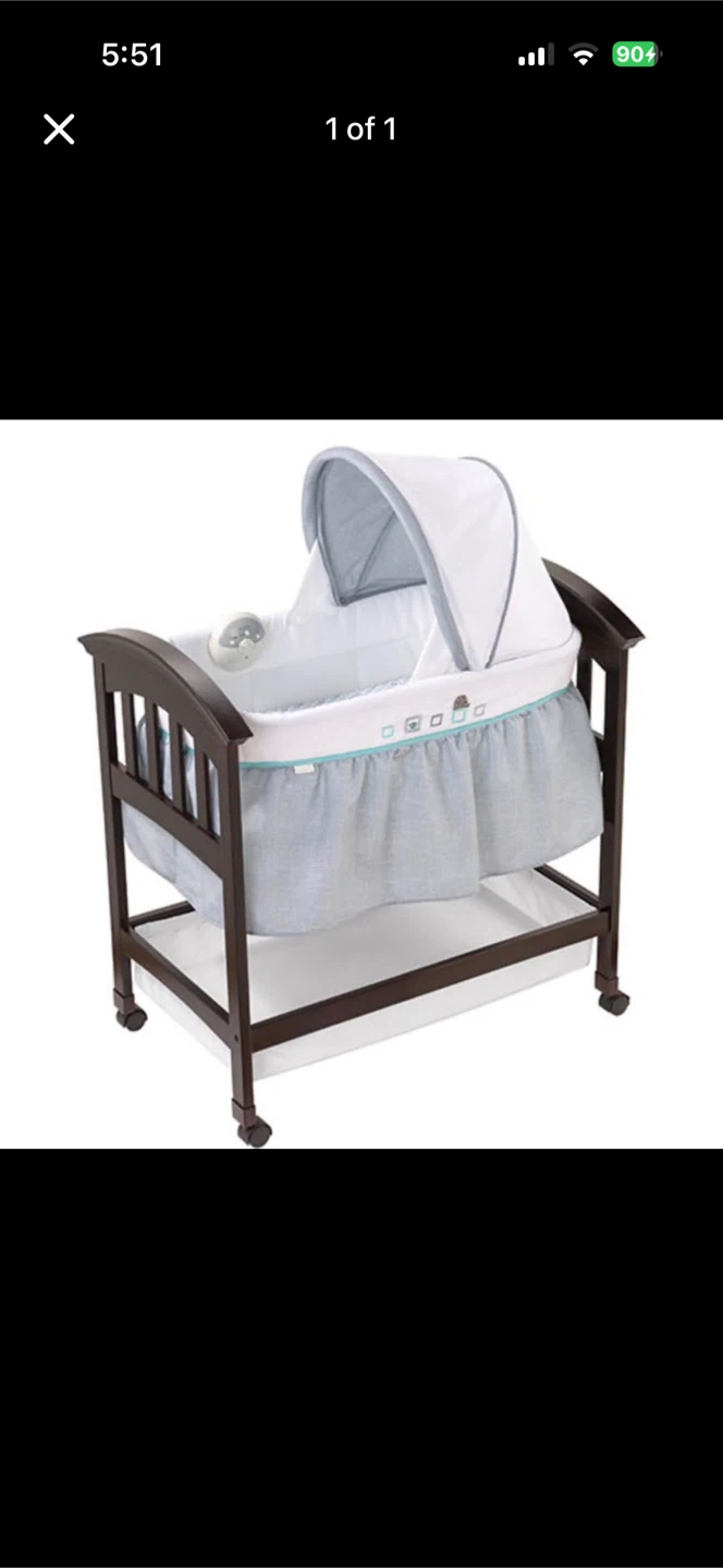Summer Infant Classic Comfort Wood Bassinet - Fair/Used