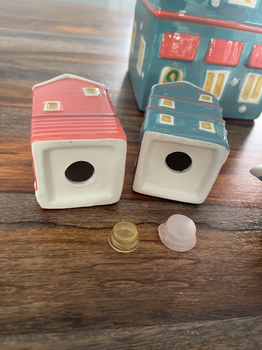 Ceramic House-Shaped Cookie Jar and Salt/Pepper Shakers - photo 4