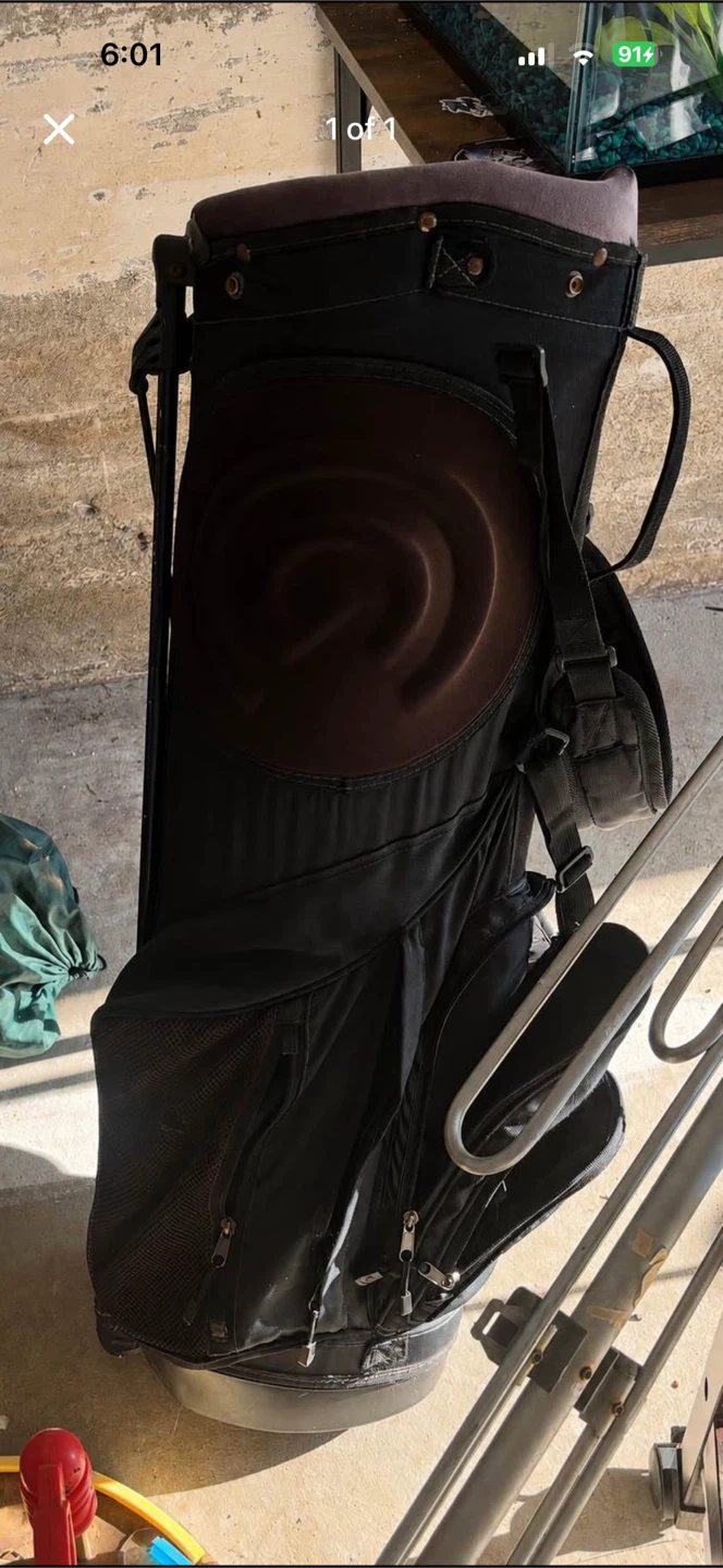 Cleveland Golf Stand Bag – Black (Good Condition)