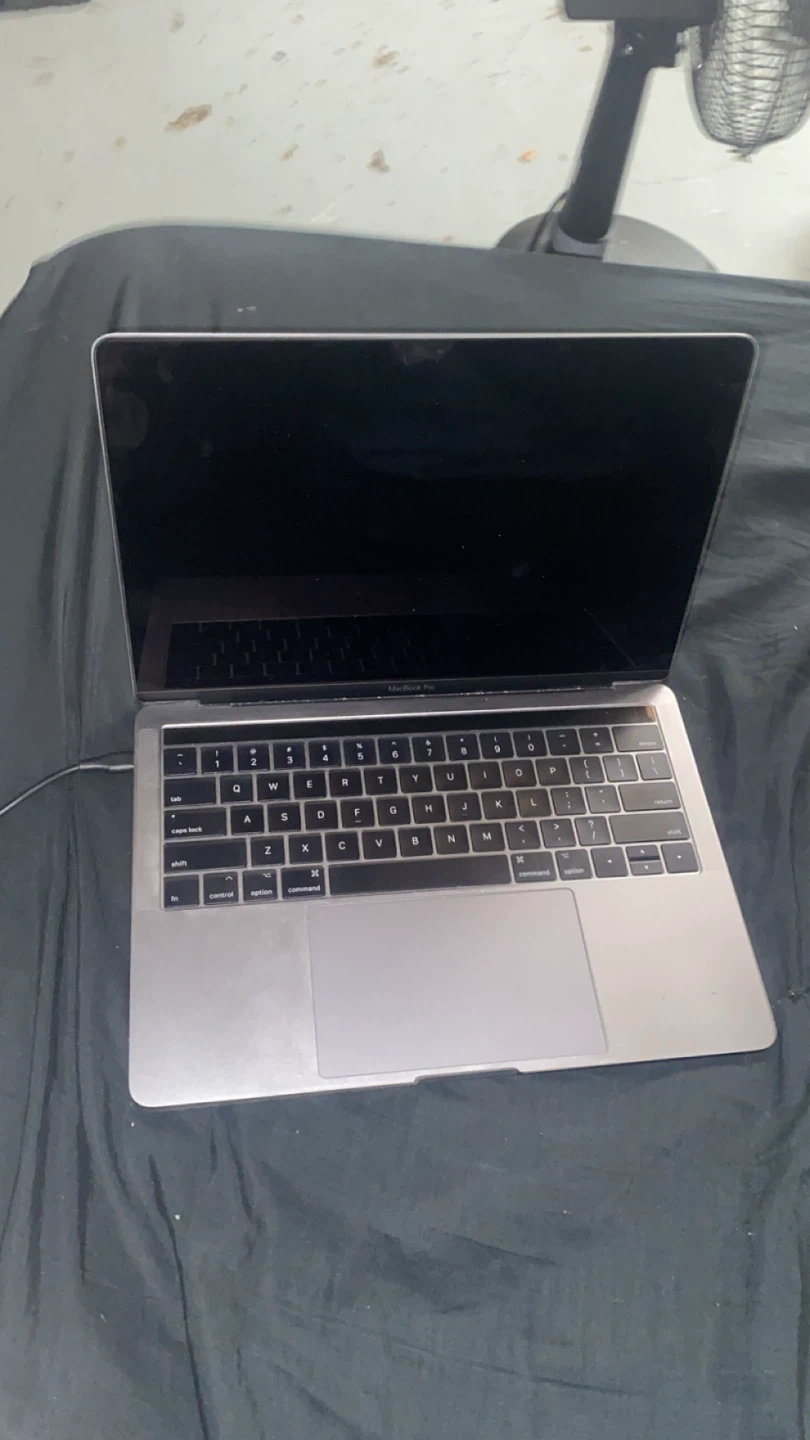 Macbook pro 2017 with touchbar - photo 2