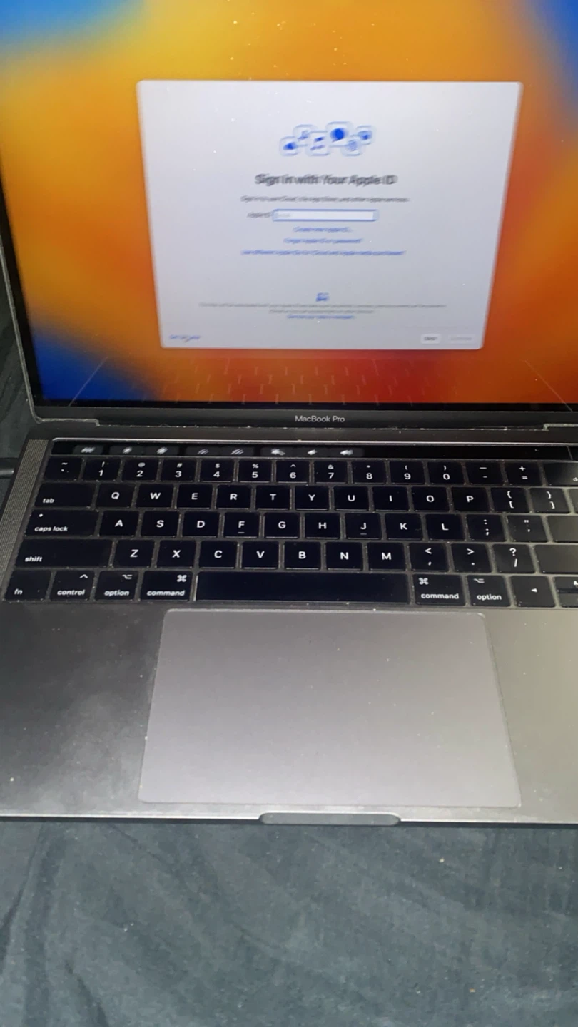Macbook pro 2017 with touchbar - photo 3
