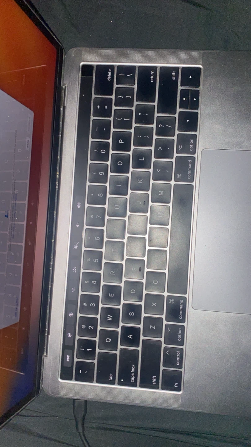 Macbook pro 2017 with touchbar - photo 4