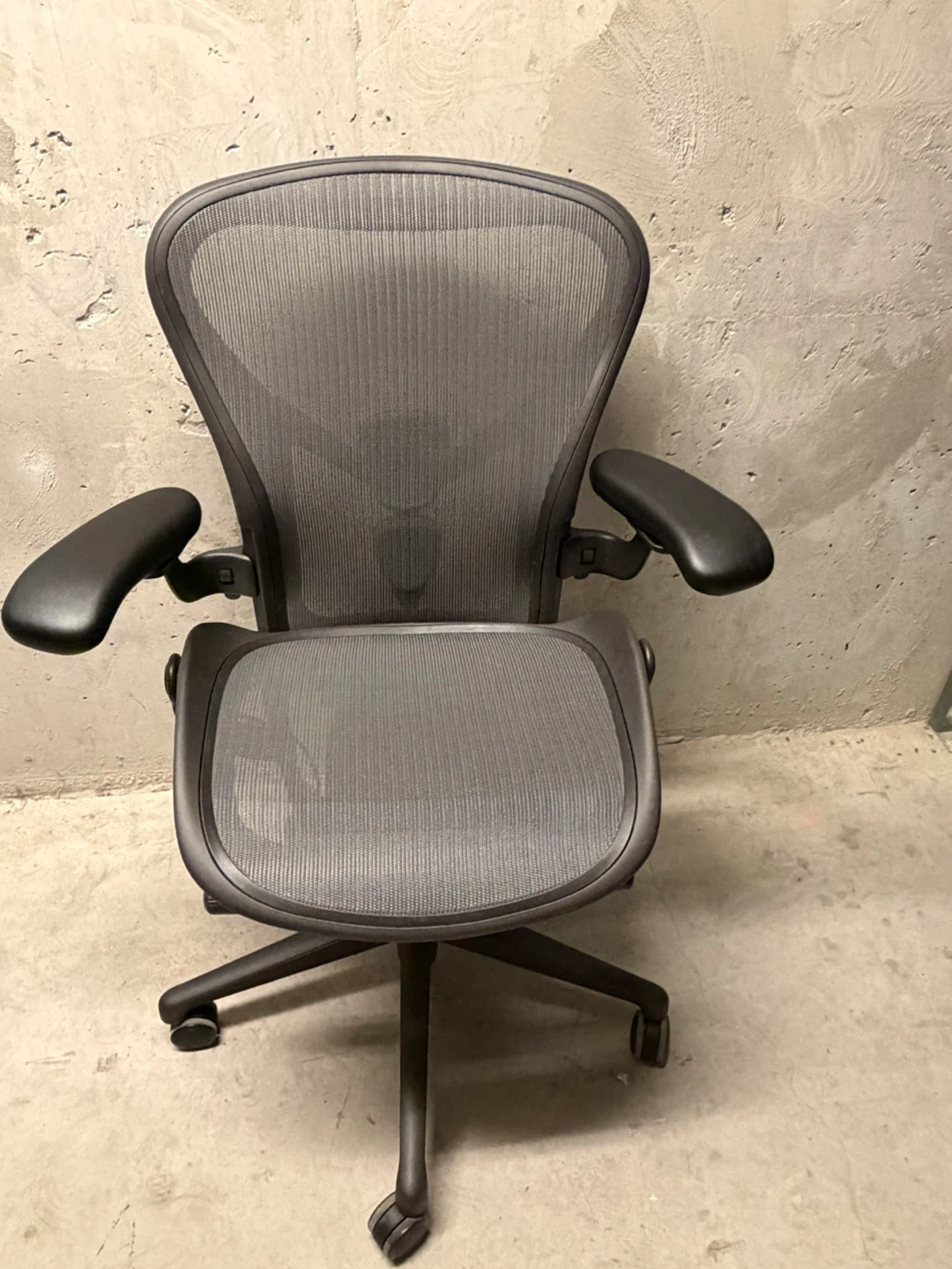 Herman Miller Aeron Chair - photo 2