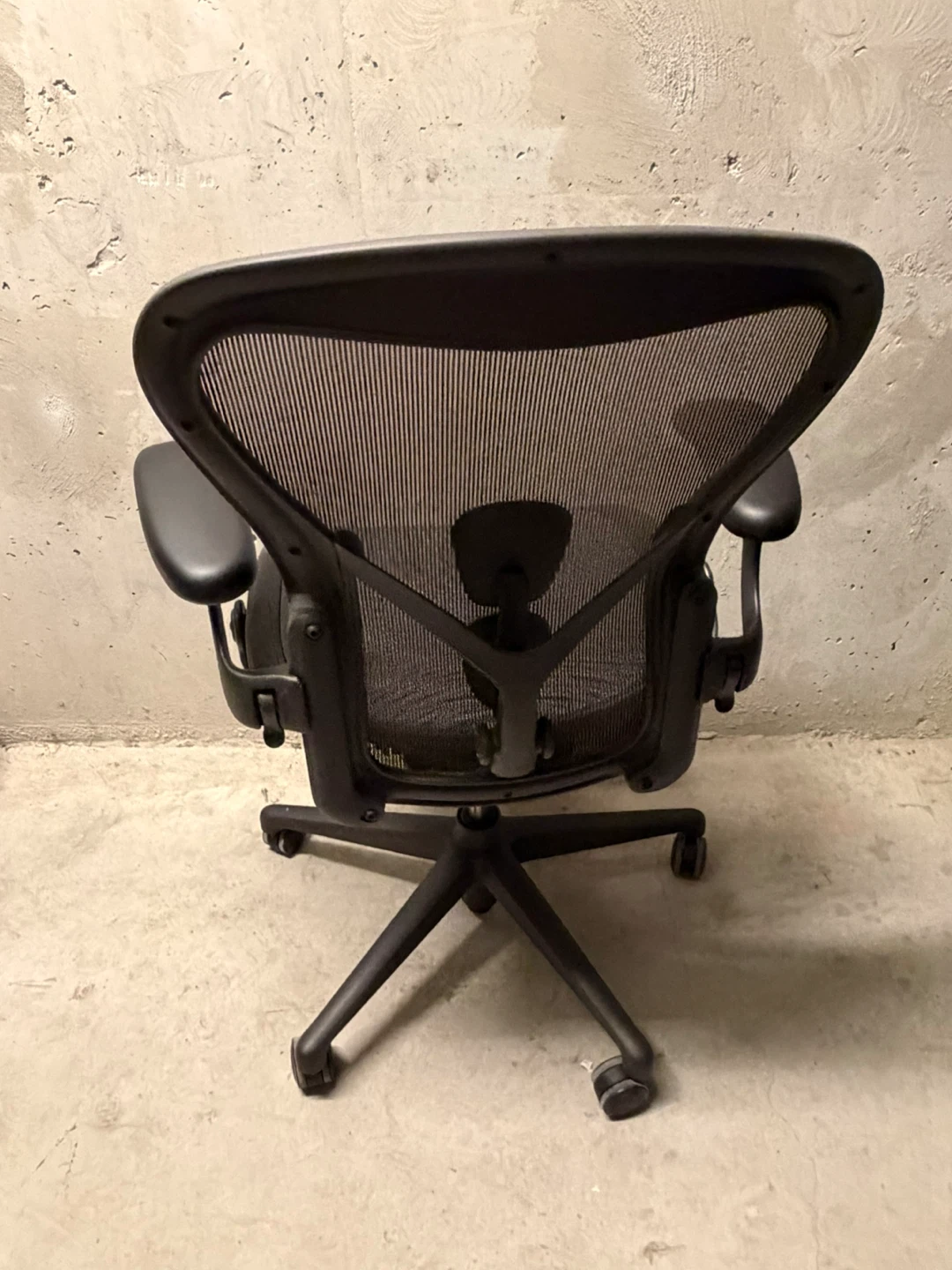 Herman Miller Aeron Chair - photo 4