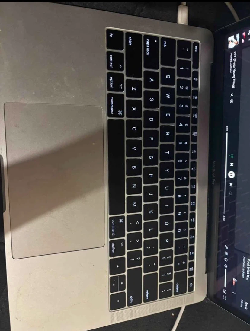 SCREEN BROKEN MacBook Pro 13-inch 2017 - photo 3