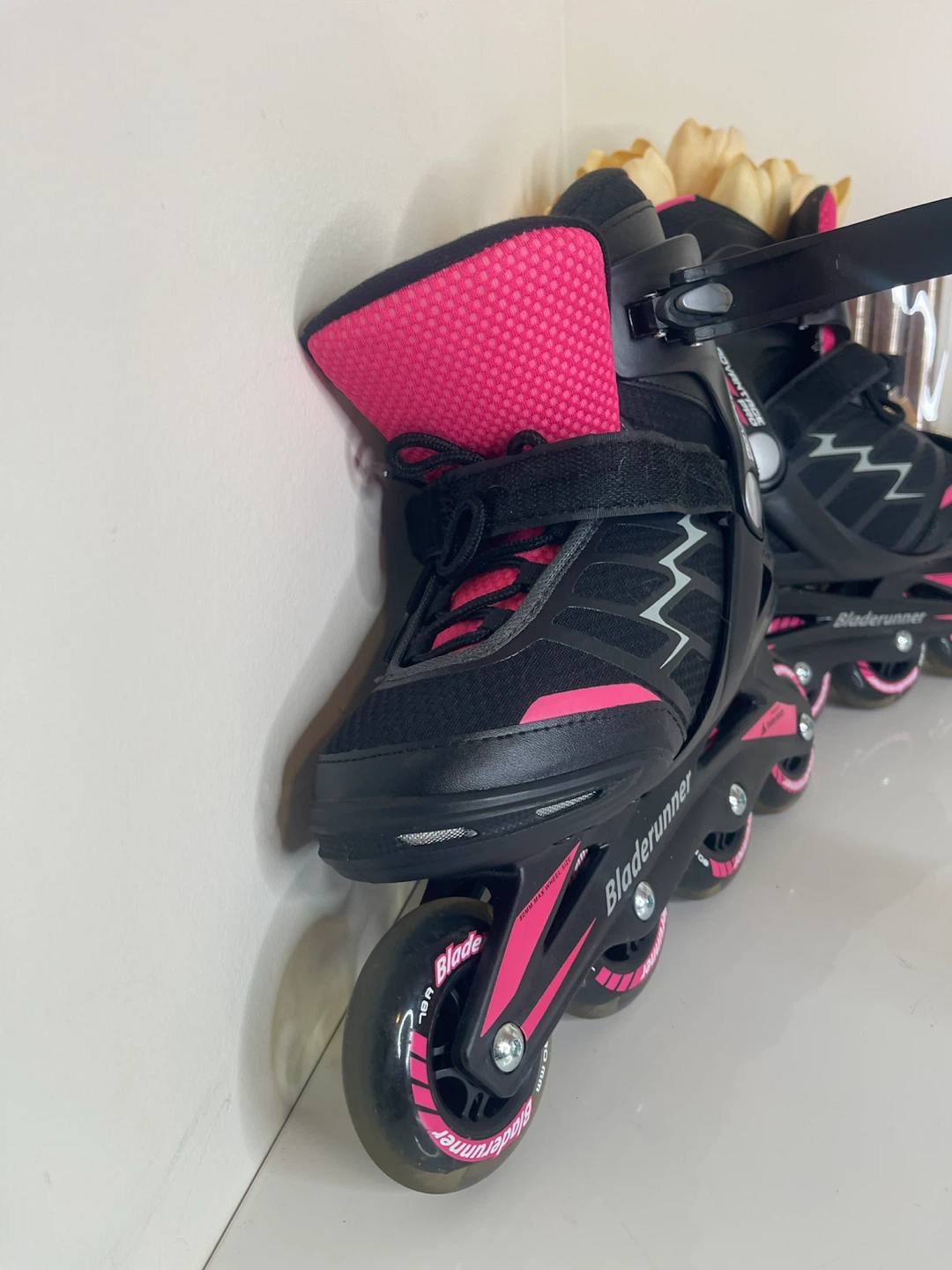 Bladerunner Inline Skates with Helmet and Pads - photo 3