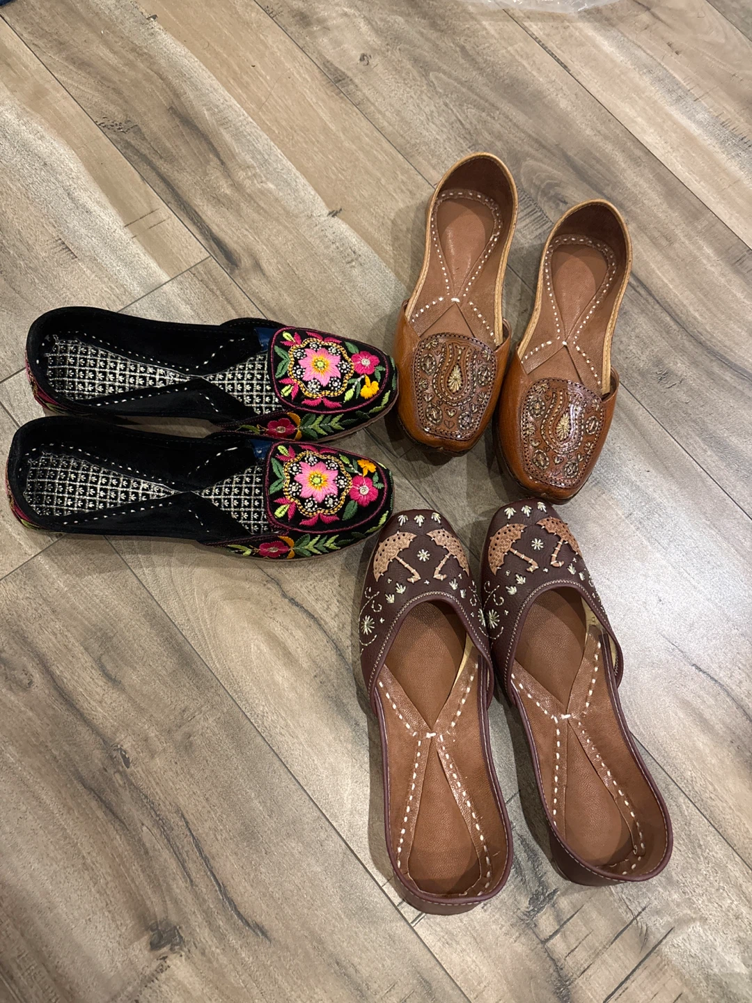 Embroidered Juttis Shoes