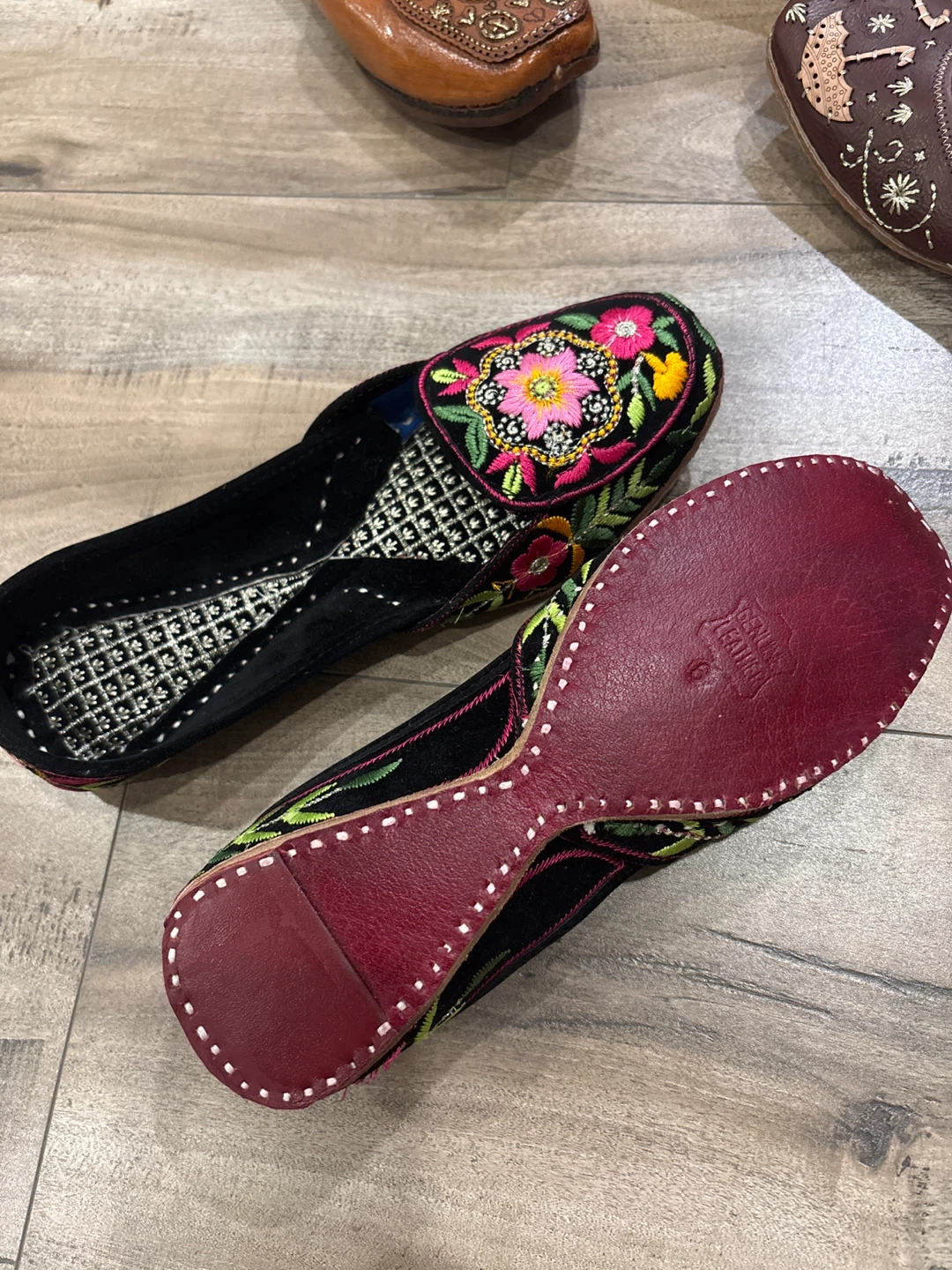 Embroidered Juttis Shoes - photo 3