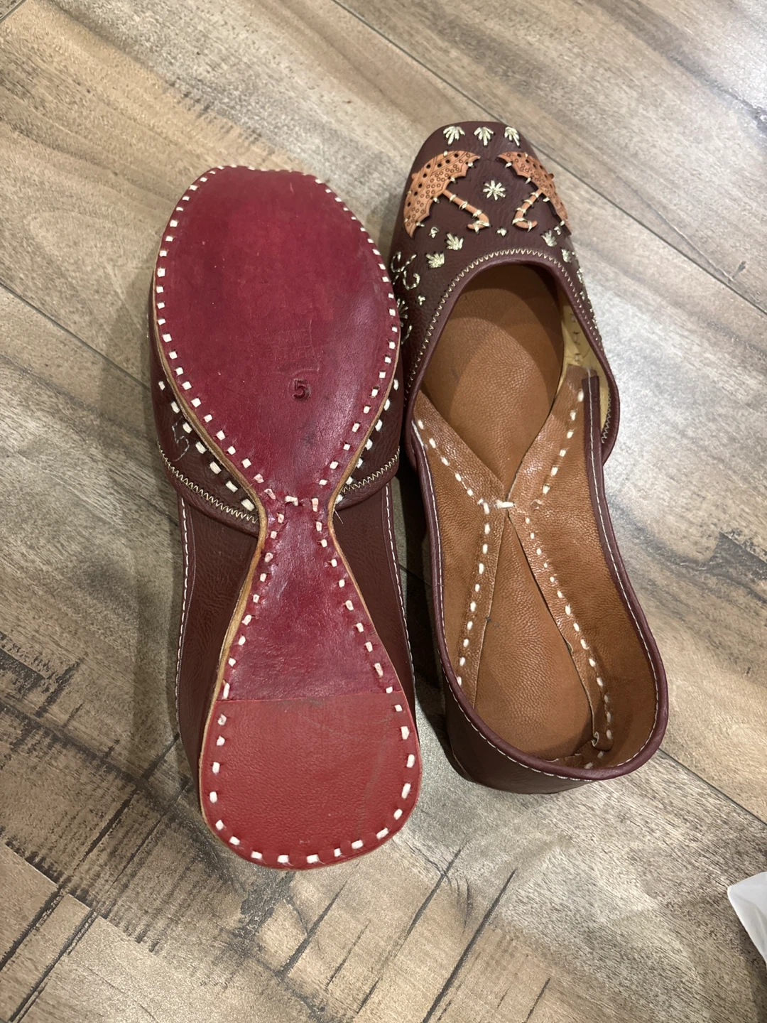 Embroidered Juttis Shoes - photo 4