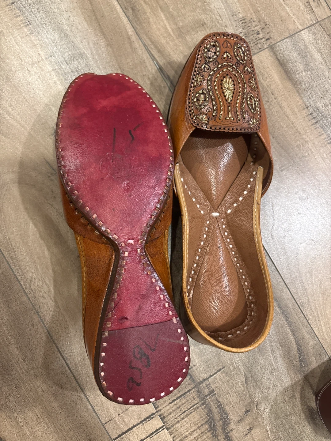 Embroidered Juttis Shoes - photo 5