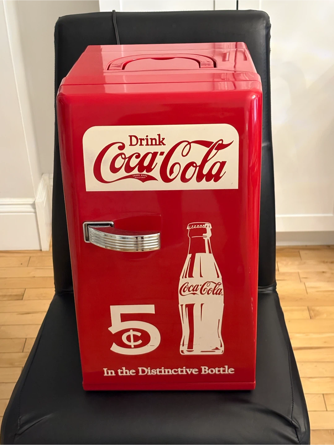 Retro Coca-Cola 5¢ Mini Fridge – Vintage Style Portable Cooler - photo 3