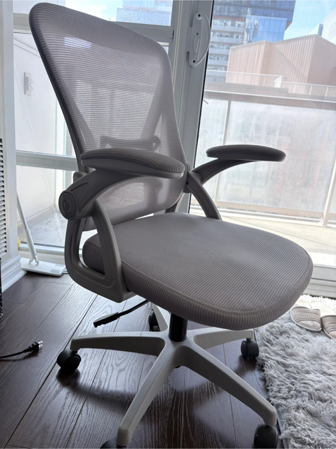 Grey Mesh Office Chair with Adjustable Height - photo 3