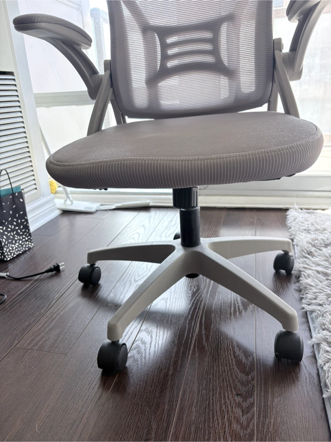 Grey Mesh Office Chair with Adjustable Height - photo 4